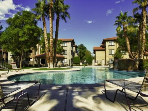 The Palms on Scottsdale Exterior and Clubhouse