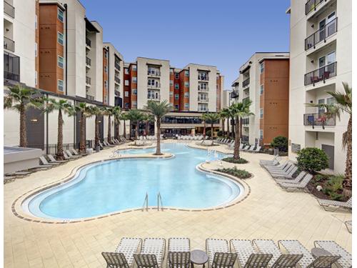 Plaza on University Orlando Exterior and Clubhouse