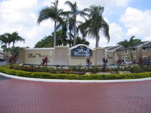 The Park at Aberdeen Tampa Exterior and Clubhouse