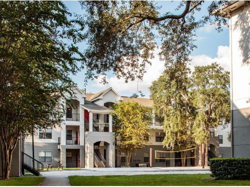 The Ivy Tampa Exterior and Clubhouse