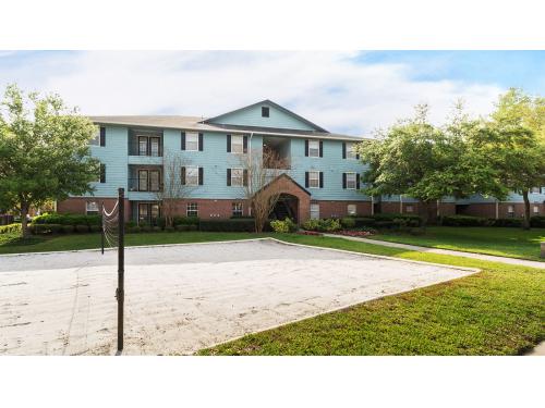 Reflections Apartments Tampa Exterior and Clubhouse