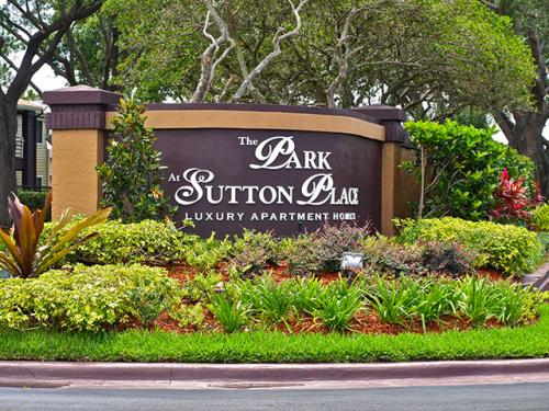 The Park at Sutton Place Winter Park Exterior and Clubhouse