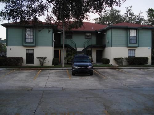 Ashford Green Tampa Exterior and Clubhouse