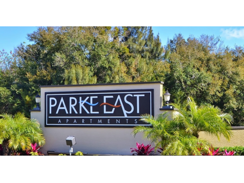 Parke East Orlando Exterior and Clubhouse