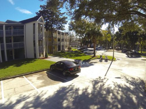 Oakbrook Walk Gainesville Exterior and Clubhouse