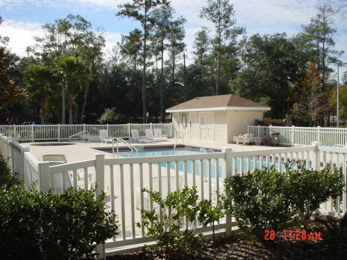 University Terrace West Gainesville Exterior and Clubhouse