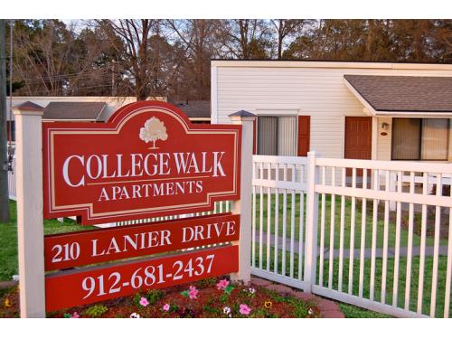 College Walk Statesboro Exterior and Clubhouse