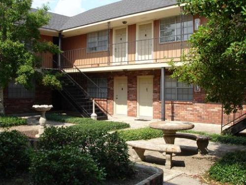 Williamsburg Apartments Baton Rouge Exterior and Clubhouse