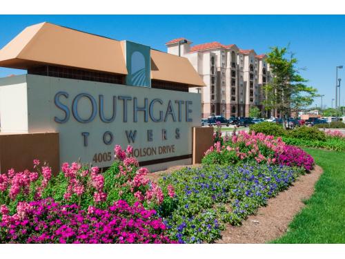Southgate Towers Baton Rouge Exterior and Clubhouse