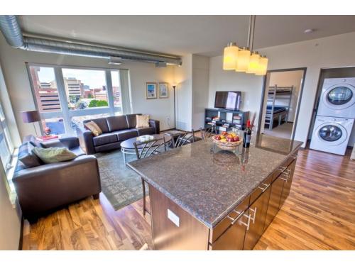 412 Lofts Pictures Livesomewhere [ 375 x 500 Pixel ]