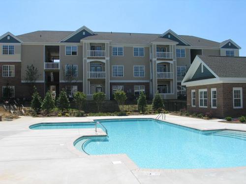 Heather Ridge Apartments Charlotte Exterior and Clubhouse