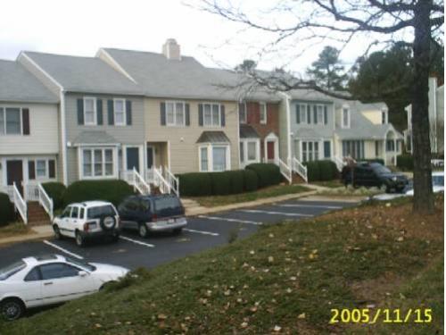 Falcon Ridge Townhomes Raleigh Exterior and Clubhouse