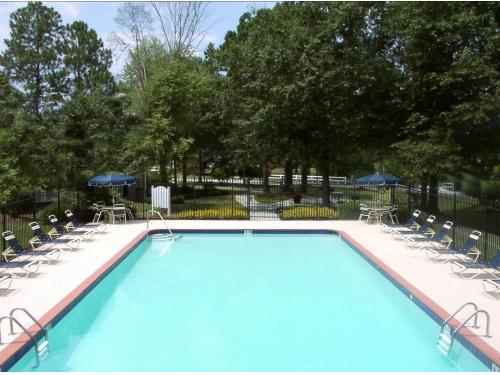 Colonial Parke Wilmington Exterior and Clubhouse