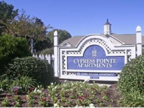 Cypress Pointe Apartments Wilmington Exterior and Clubhouse