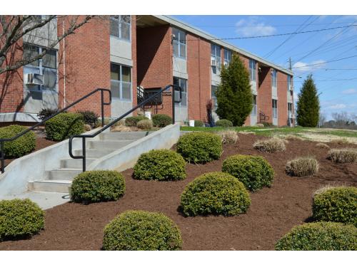 ES King Village Apartments NCSU Housing Pictures - LiveSomeWhere