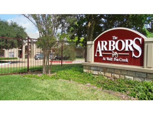 The Arbors at Wolf Pen Creek College Station Exterior and Clubhouse