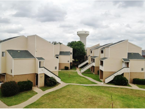 Lexington Apartments College Station Exterior and Clubhouse