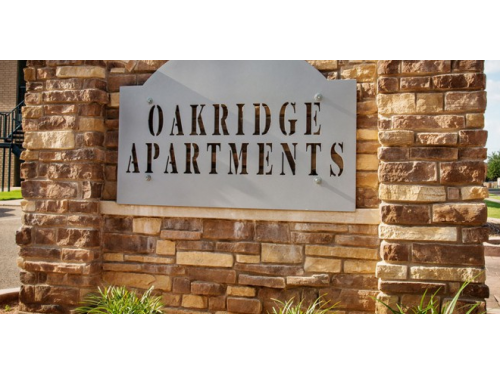 Oakridge Apartments Lubbock Exterior and Clubhouse