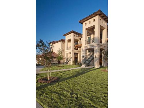 SYNC at Purgatory Creek San Marcos Exterior and Clubhouse