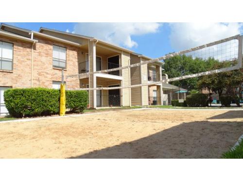 Village Green Apartments San Marcos Exterior and Clubhouse