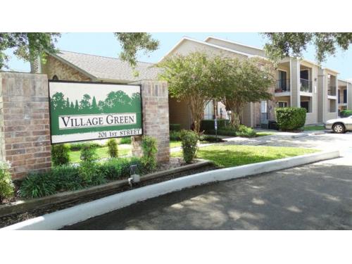 Village Green Apartments San Marcos Exterior and Clubhouse
