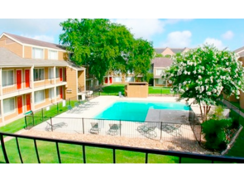 Treehouse Apartments College Station Exterior and Clubhouse