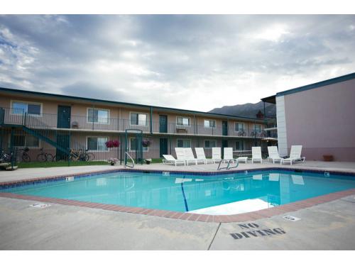 Cinnamon Tree Apartments Provo Exterior and Clubhouse