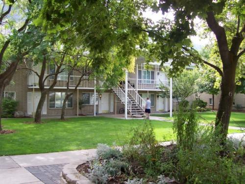 King Henry Apartments Pictures - Livesomewhere